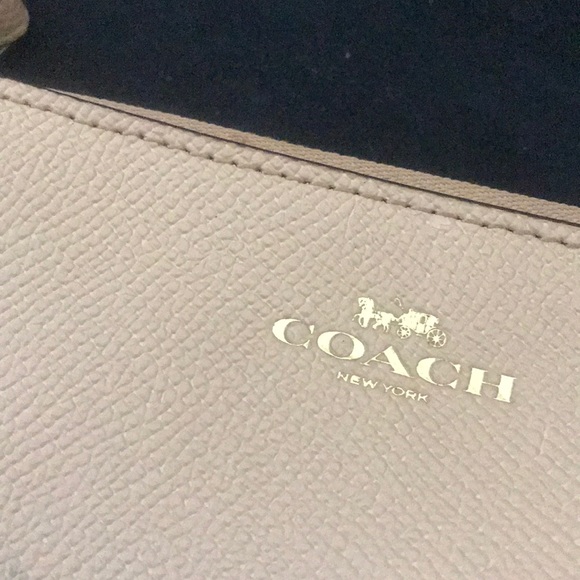 PRELOVED Coach cream wristlet - Picture 5 of 8